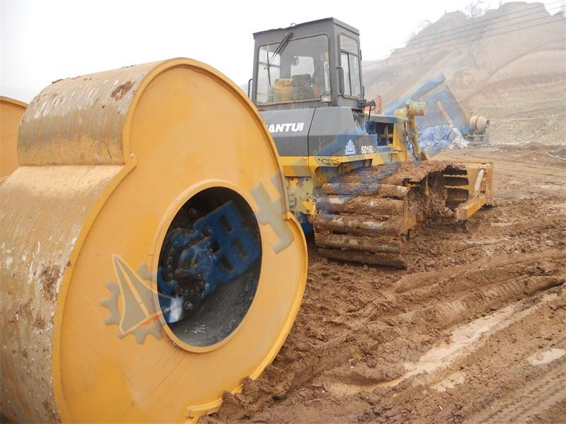 中航?jīng)_擊式壓路機(jī)駐四川成都辦事處